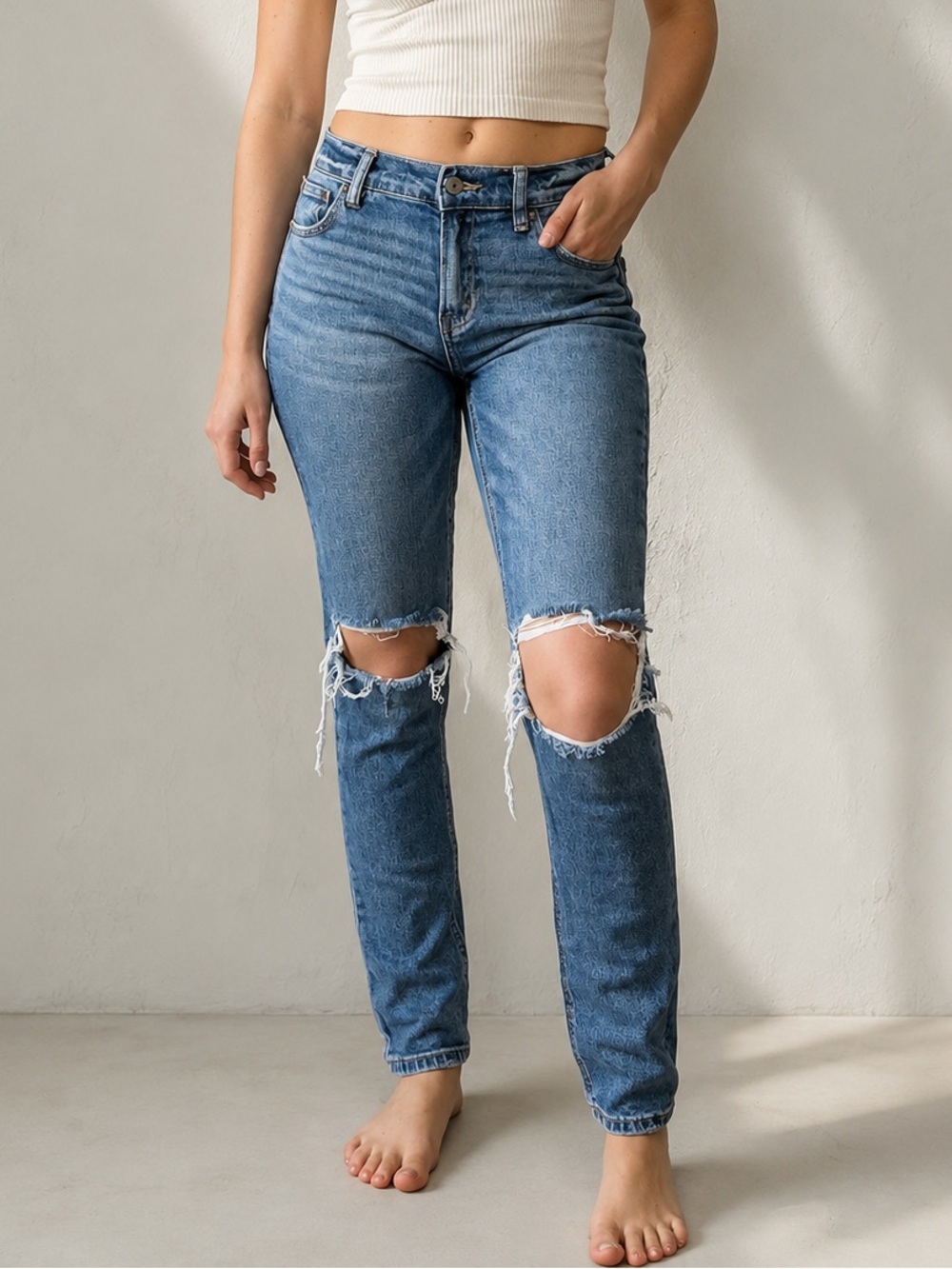 🦅AMERICAN EAGLE OUTFITTERS Distressed Denim Jeans - Size 4
